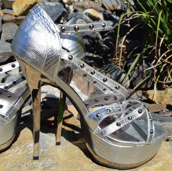 FARENHEIT Platform Strappy Sandals - Picture 5 of 10